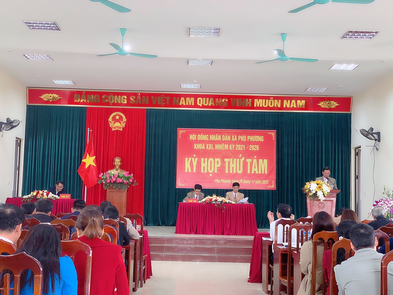 HỘI ĐỒNG NHÂN DÂN XÃ PHÚ PHƯƠNG